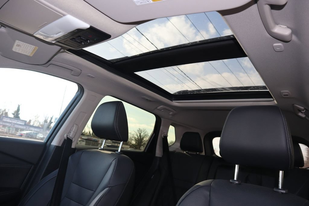 Certified 2025 Nissan Rogue Platinum FWD image 14