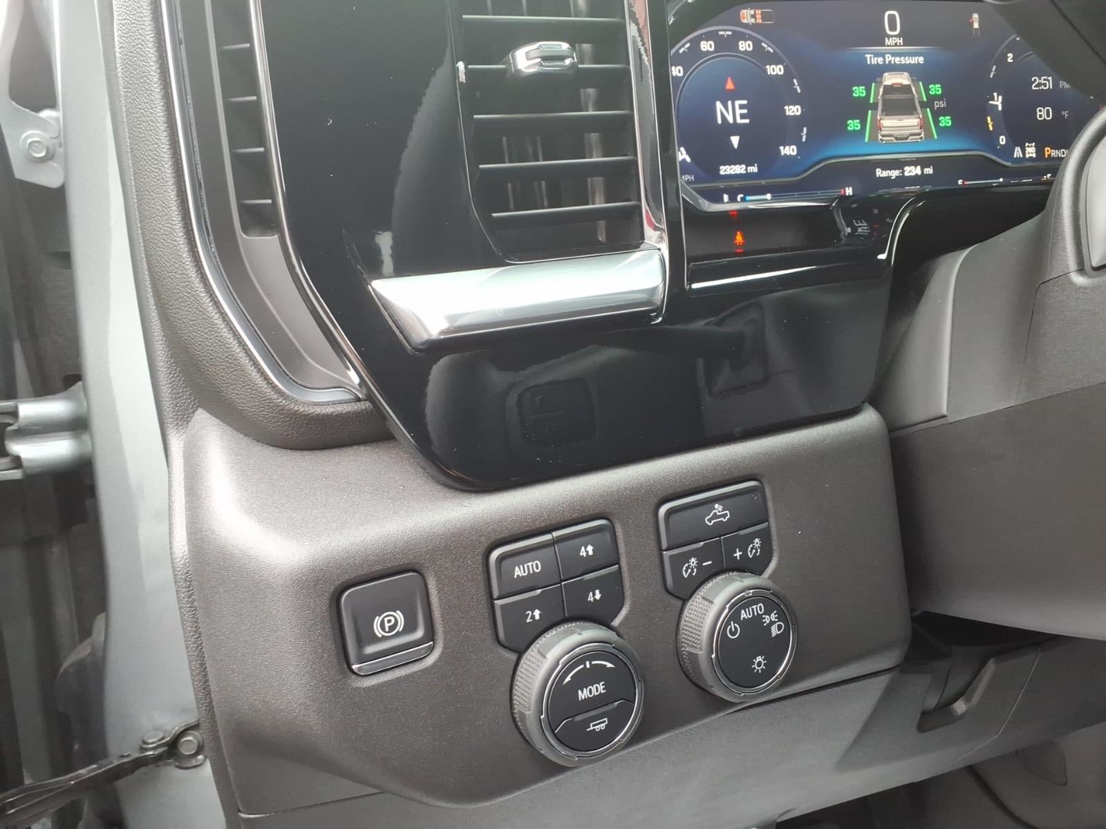 Certified 2025 Chevrolet Silverado 1500 LT w/ Z71 Off-Road Package AWD/4WD image 19