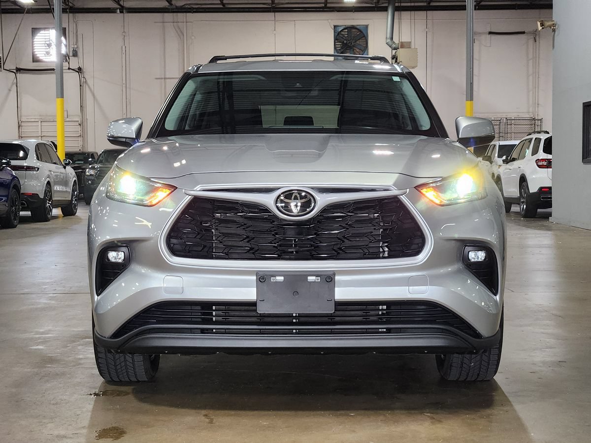Used 2023 Toyota Highlander LE FWD image 2