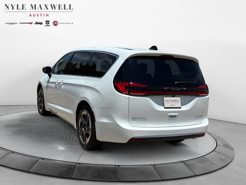 New 2027 Chrysler Pacifica Limited FWD image 14