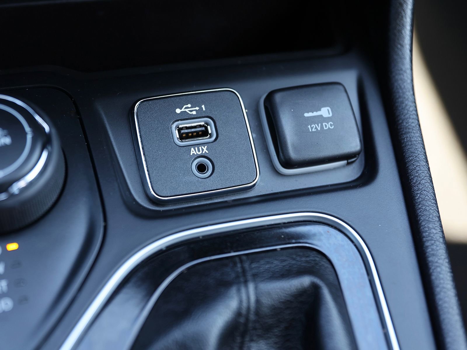 Used 2019 Jeep Cherokee Limited image 30