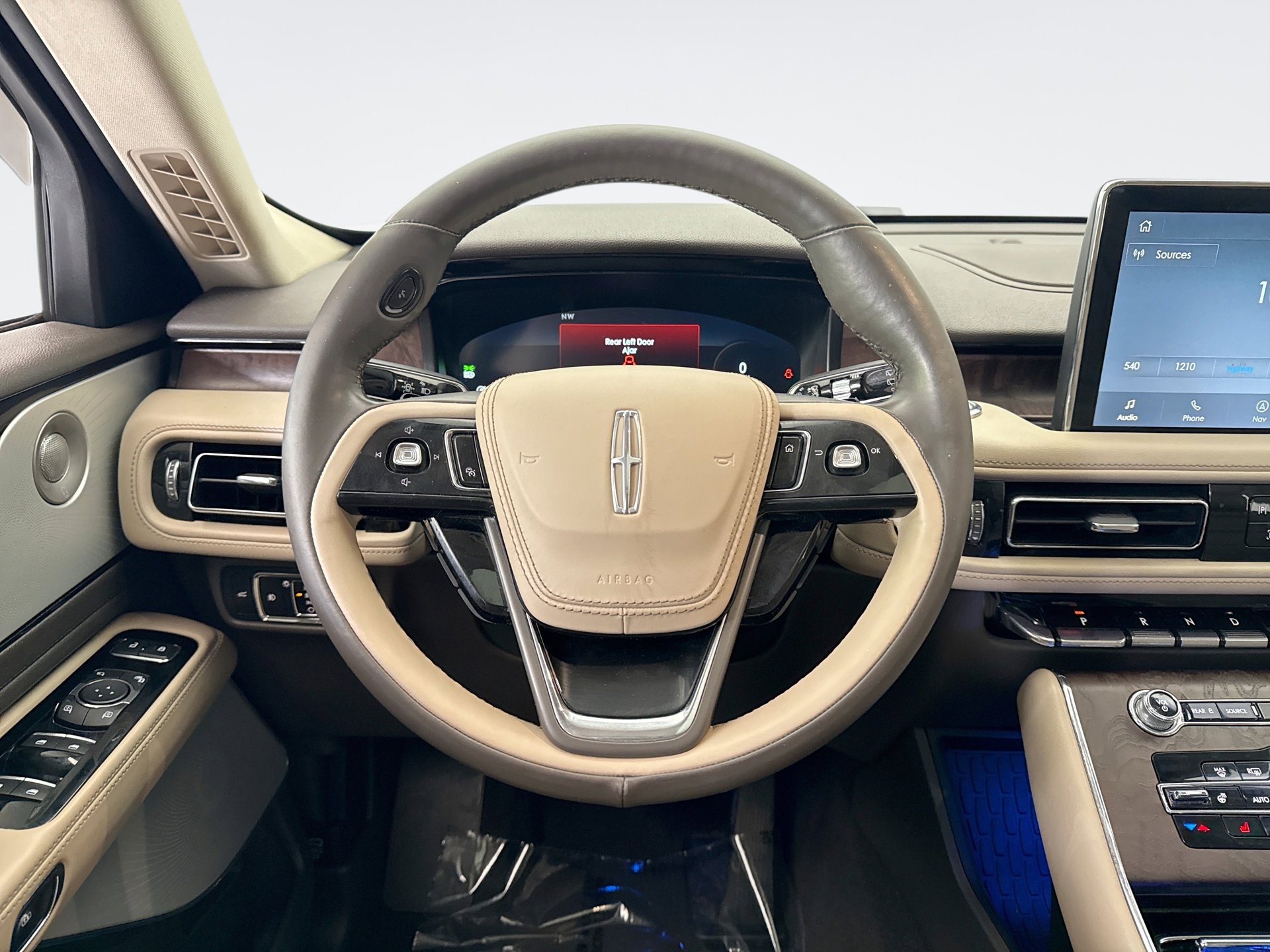 Used 2020 Lincoln Aviator Reserve w/ Equipment Group 202A image 12