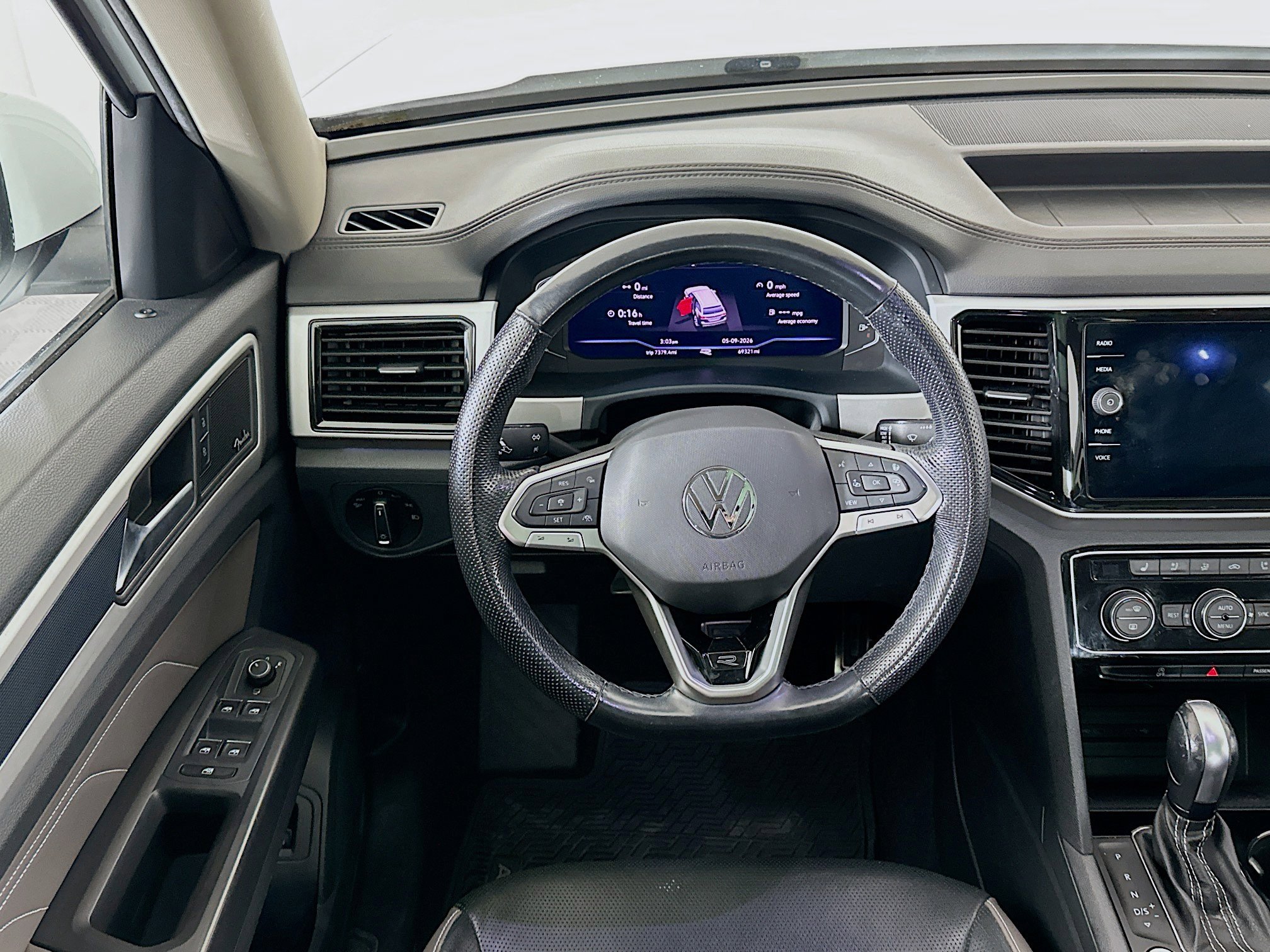 Used 2022 Volkswagen Atlas SEL Premium AWD/4WD image 18