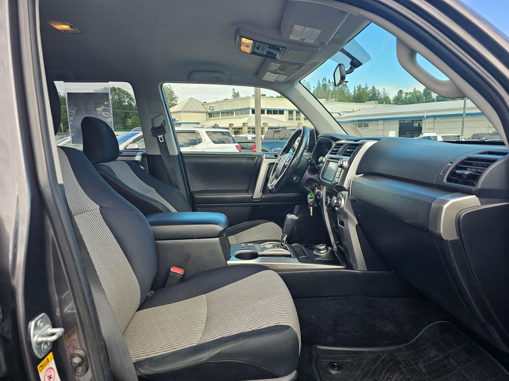 Used 2015 Toyota 4Runner SR5 AWD/4WD image 10