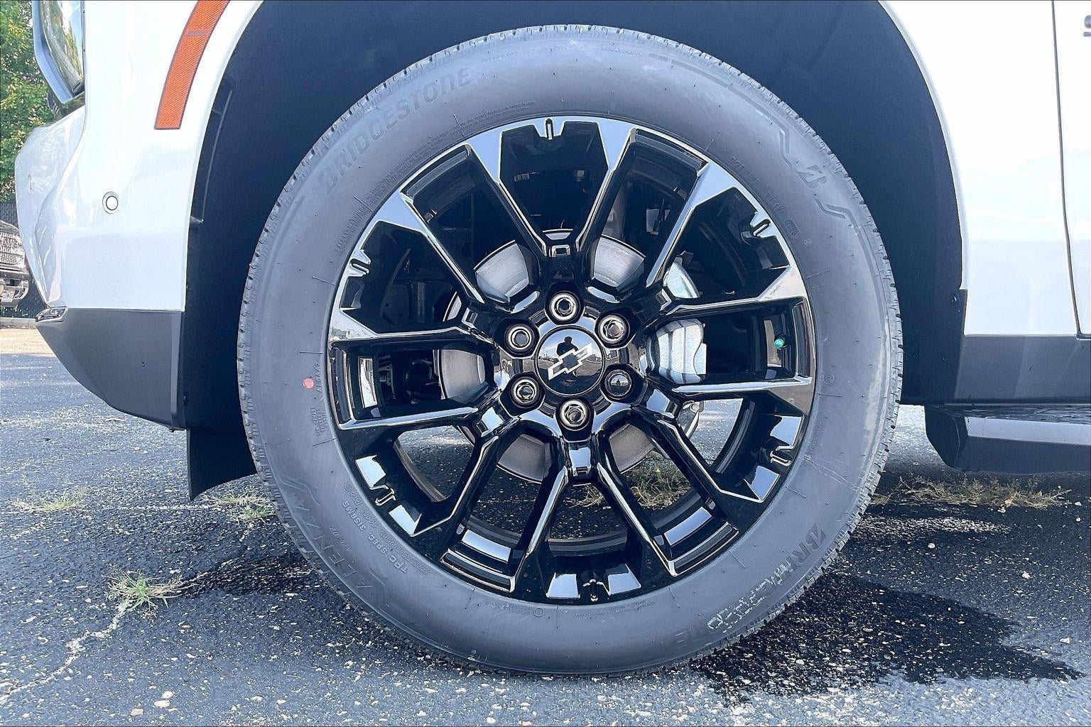 New 2026 Chevrolet Suburban LT AWD/4WD image 11