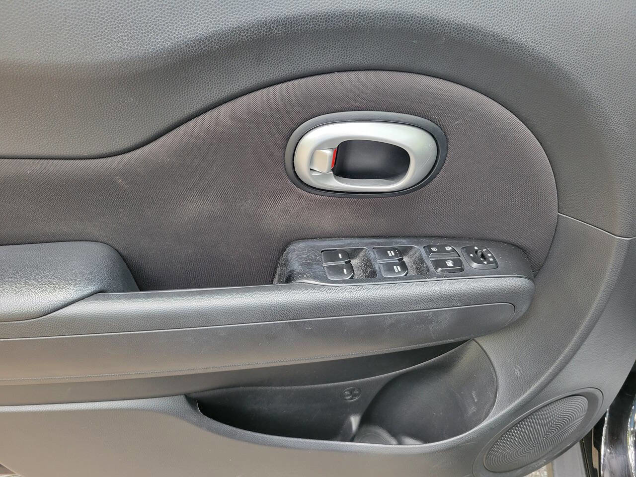Used 2016 Kia Soul + FWD image 18