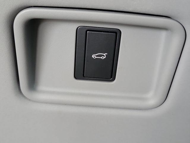 Used 2024 Land Rover Range Rover SV AWD/4WD image 18