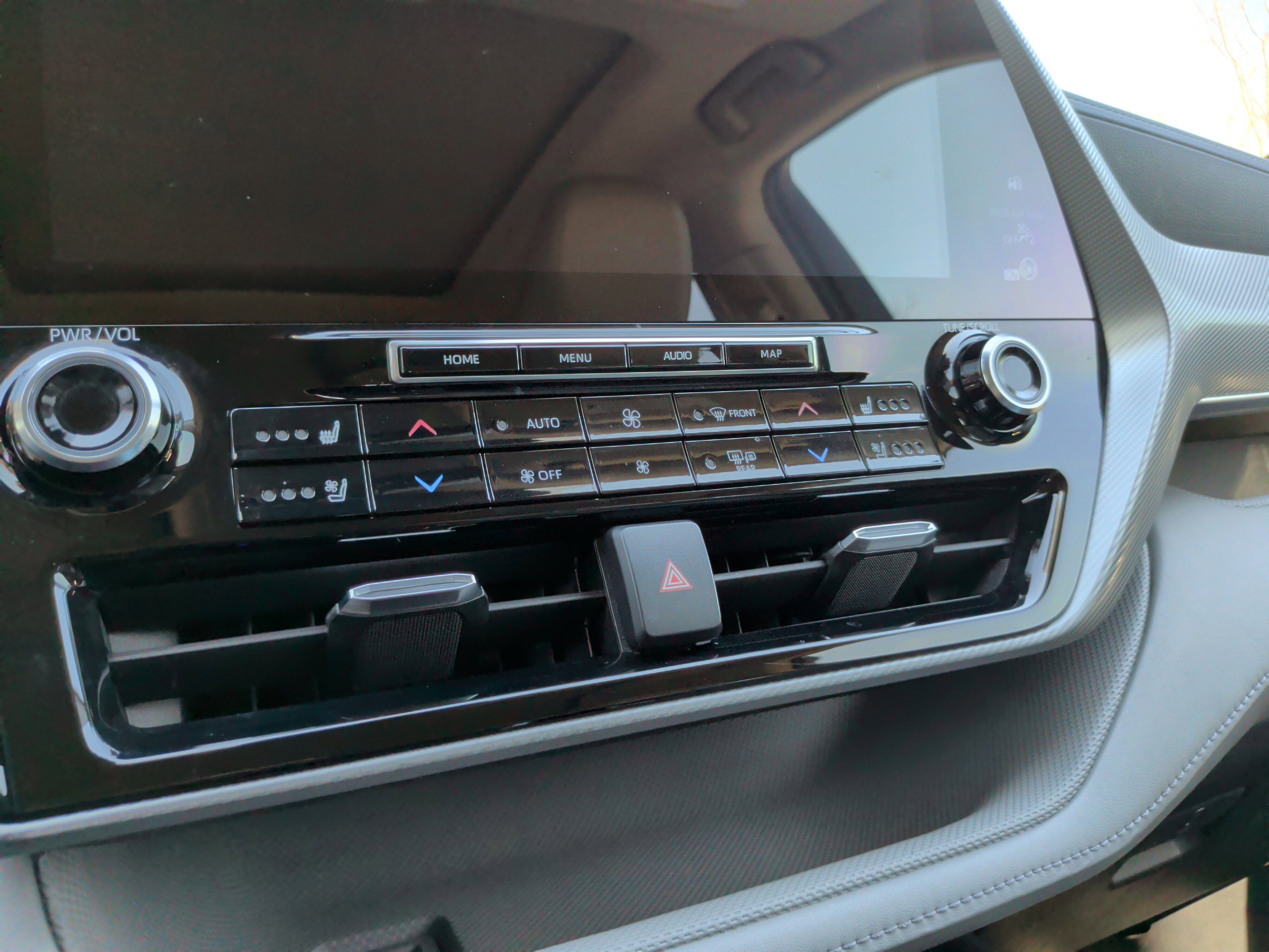 Used 2021 Toyota Highlander Platinum image 18