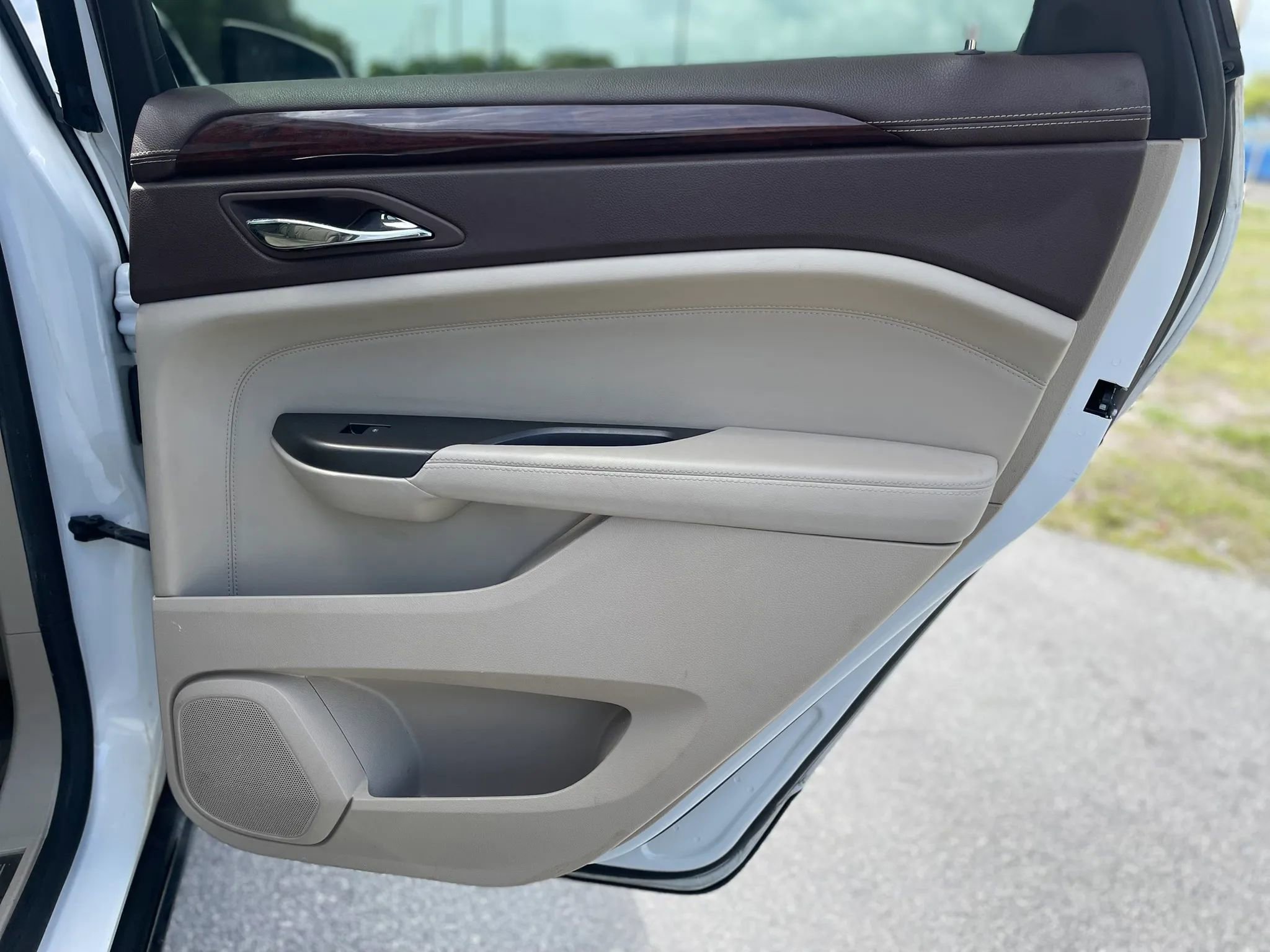 Used 2012 Cadillac SRX Luxury image 29