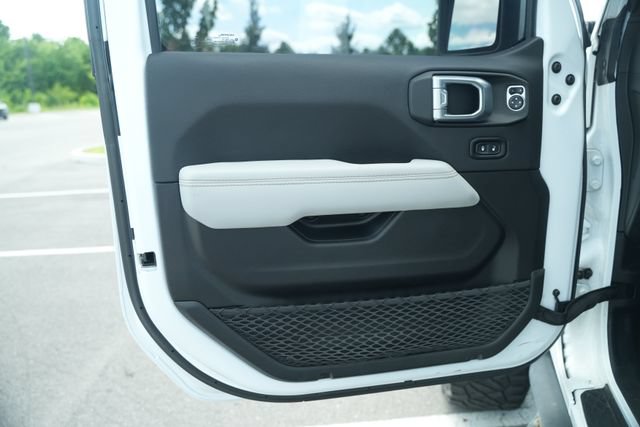 Used 2021 Jeep Gladiator Overland AWD/4WD image 15