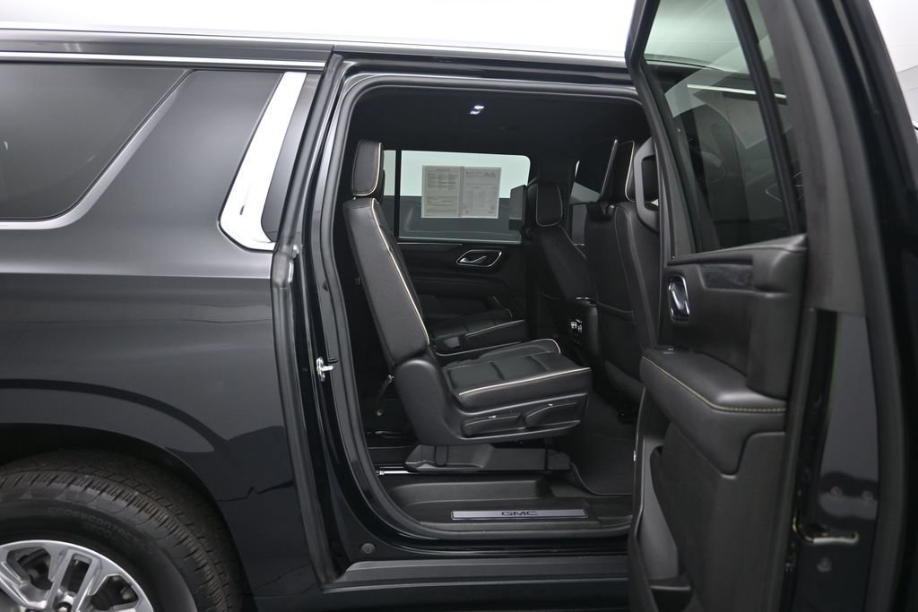 Used 2023 GMC Yukon XL SLT w/ SLT Luxury Package AWD/4WD image 28