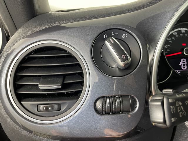 Used 2016 Volkswagen Beetle 1.8T SE FWD image 14