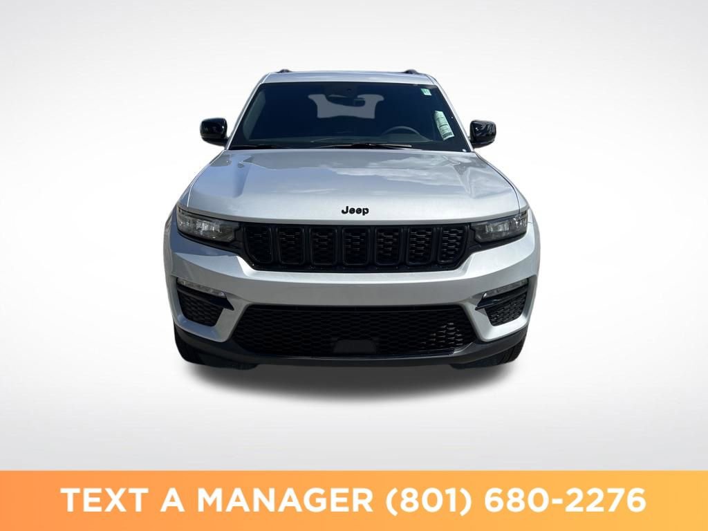 Used 2025 Jeep Grand Cherokee Limited w/ Black Appearance Package AWD/4WD image 8