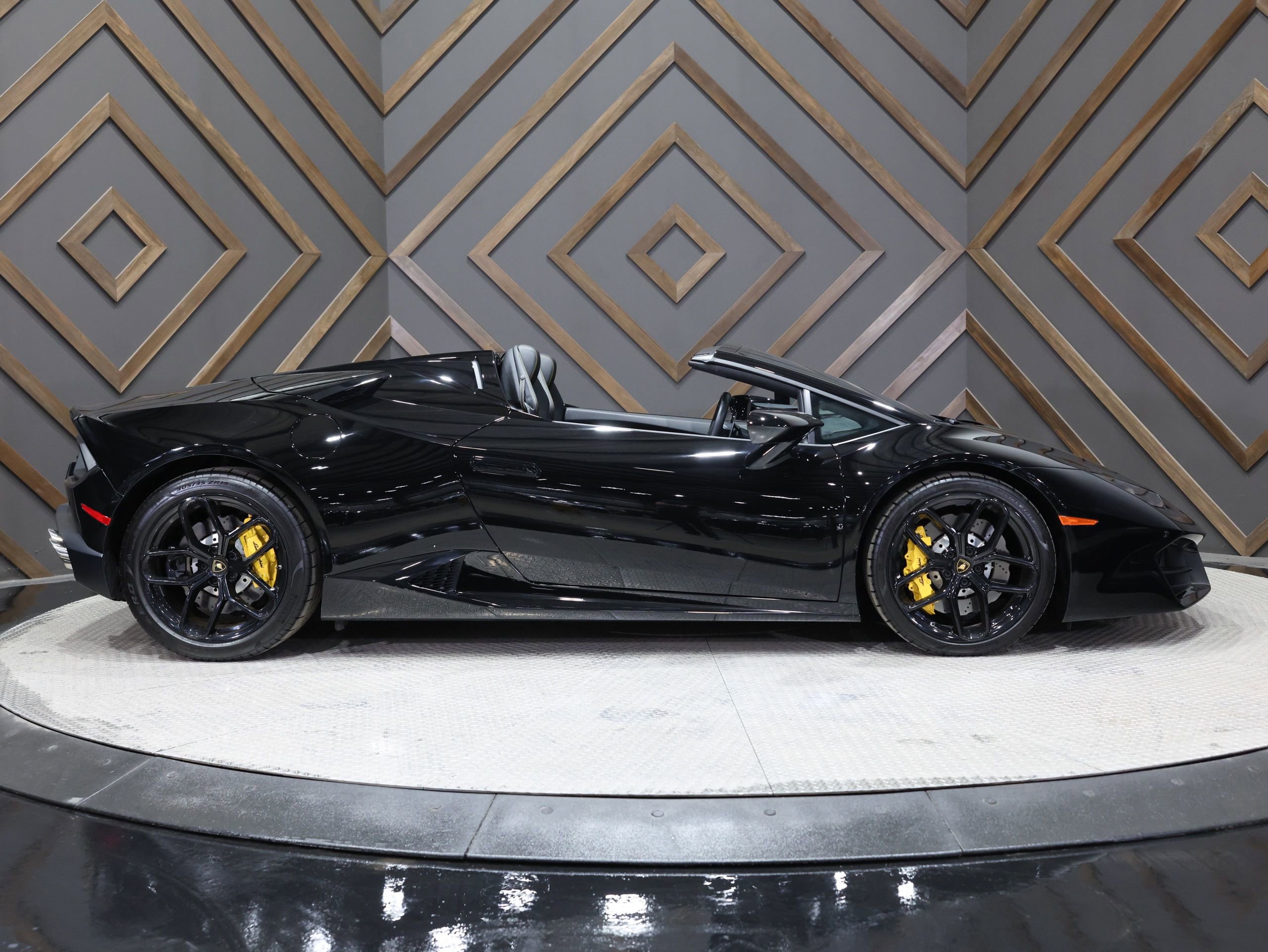 Used 2018 Lamborghini Huracan LP 580-2 RWD image 8