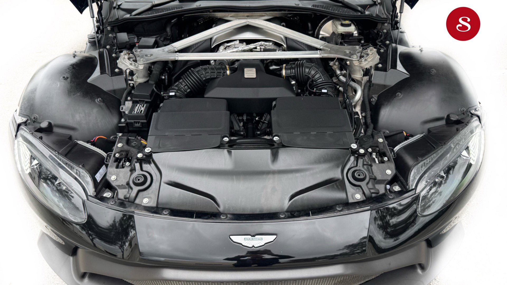 Used 2019 Aston Martin V8 Vantage Coupe image 26