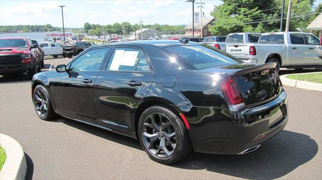 Certified 2023 Chrysler 300 S w/ Comfort Group RWD image 4