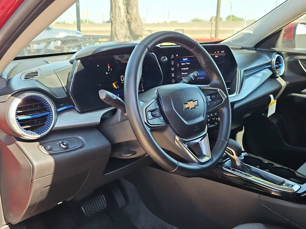 Used 2025 Chevrolet Trax LT w/ LT Convenience Package FWD image 15