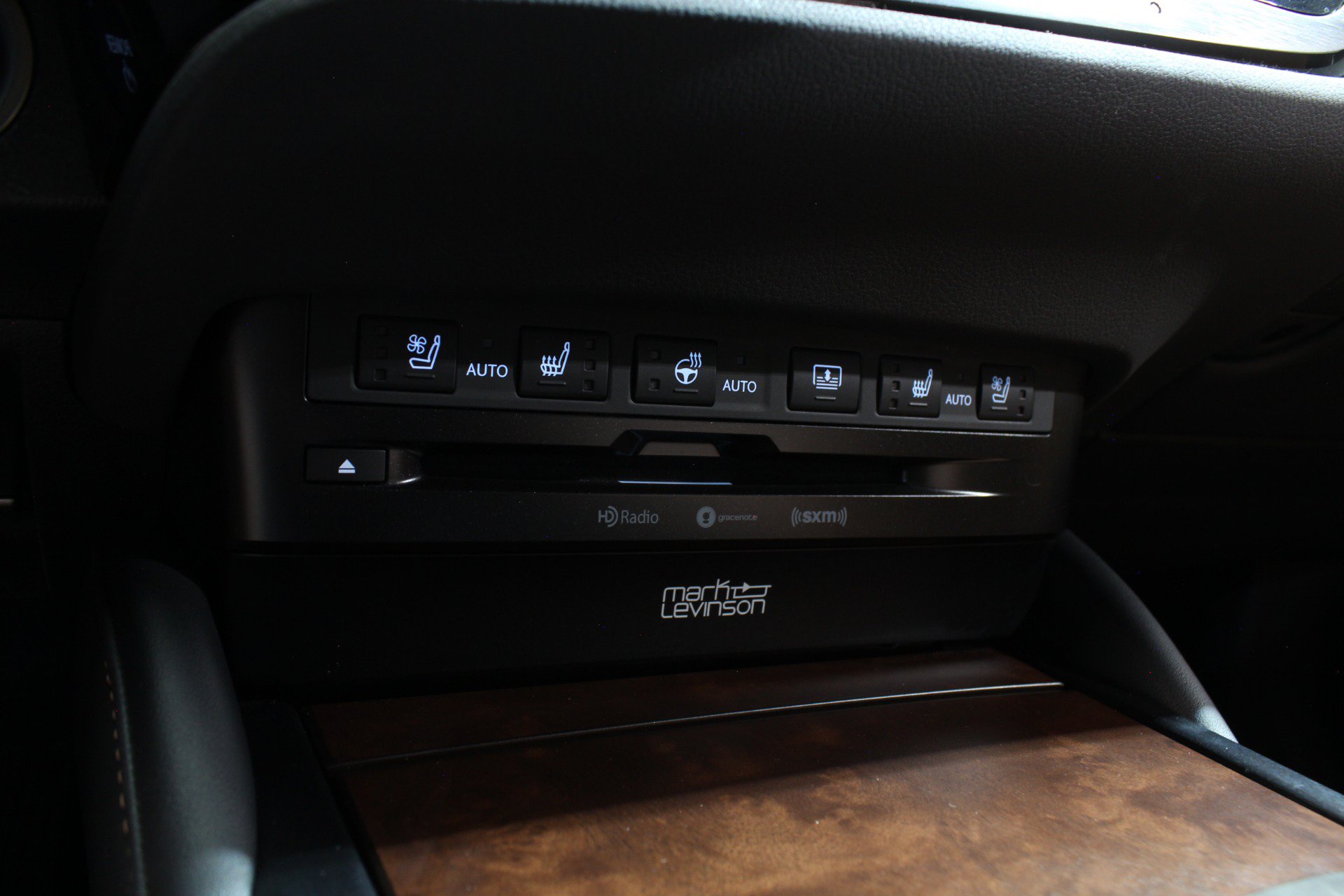 Used 2022 Lexus ES 300h Ultra Luxury w/ Accessory Package 2 FWD image 69