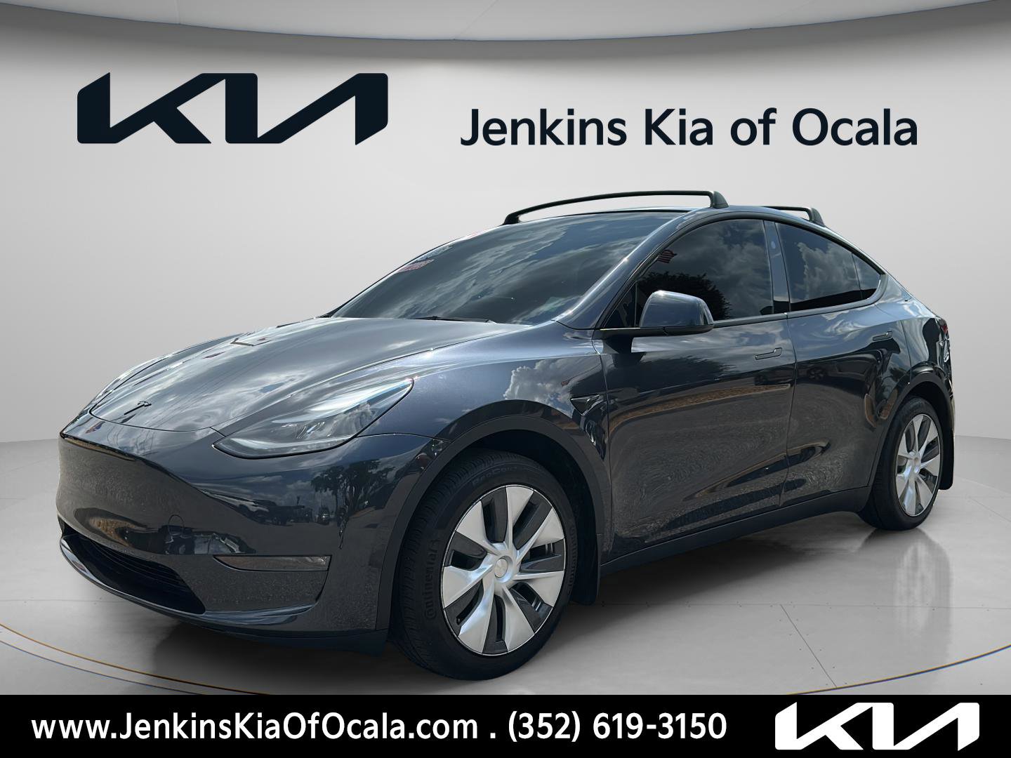 Used 2024 Tesla Model Y Long Range AWD/4WD image 7