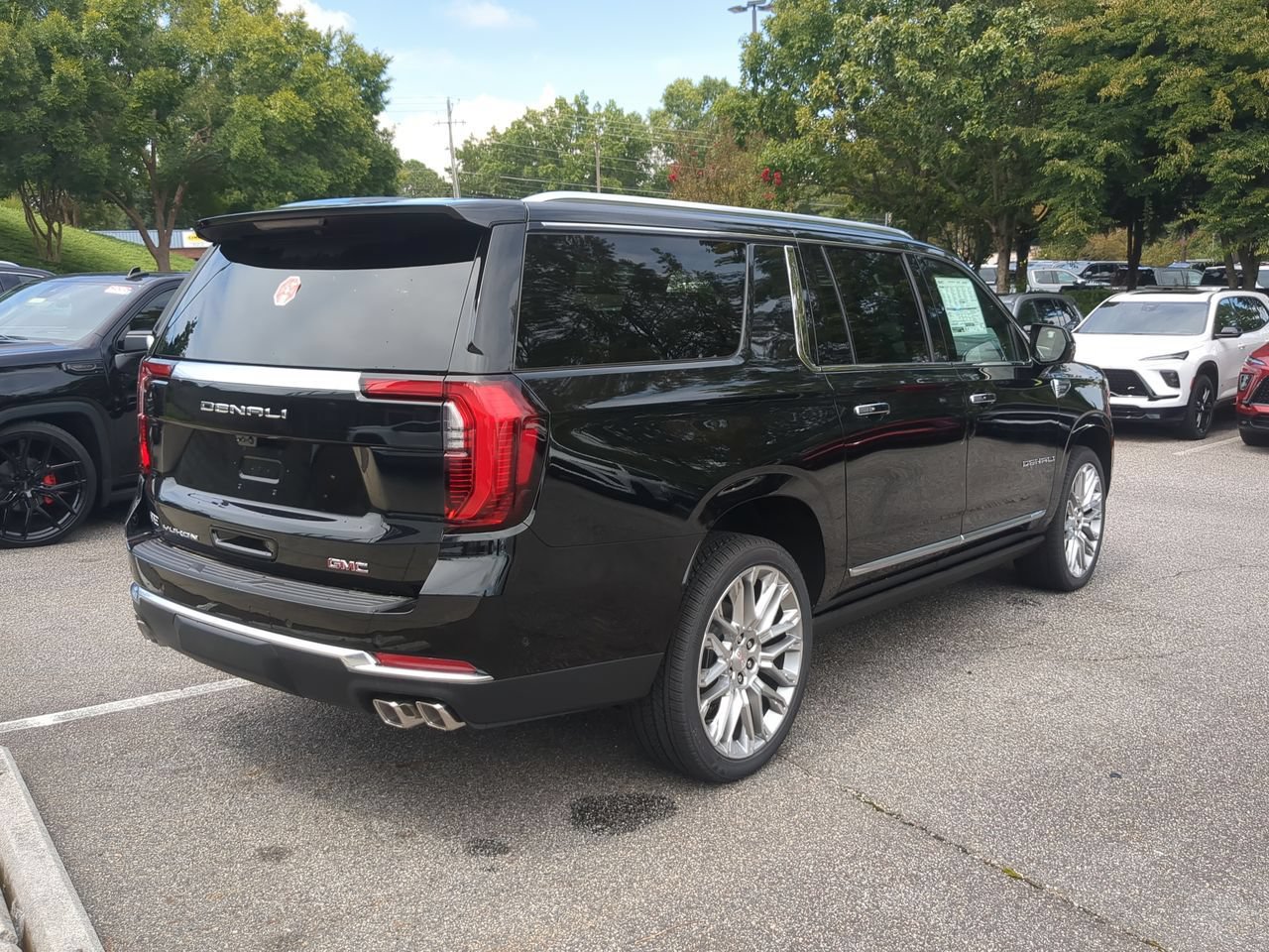 New 2026 GMC Yukon XL Denali w/ Denali Reserve Package AWD/4WD image 8