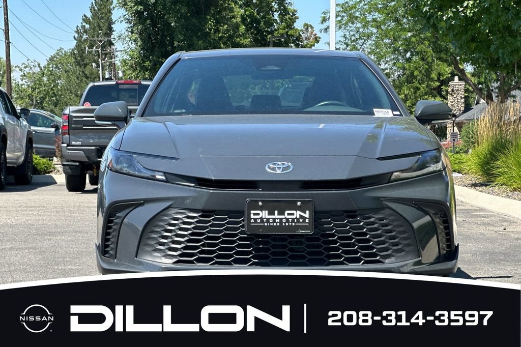 Used 2025 Toyota Camry SE FWD image 9