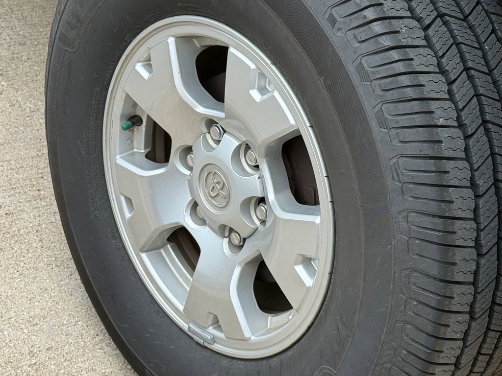 Used 2005 Toyota Tacoma PreRunner image 9