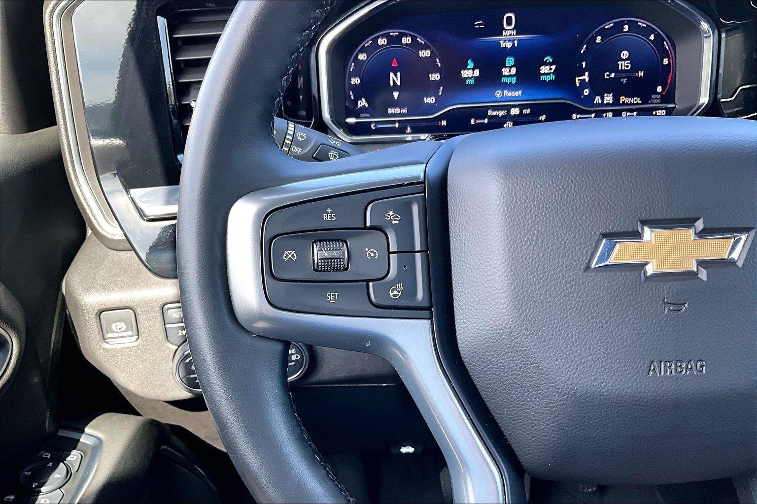 Used 2025 Chevrolet Silverado 3500 LT w/ Leather Package AWD/4WD image 19