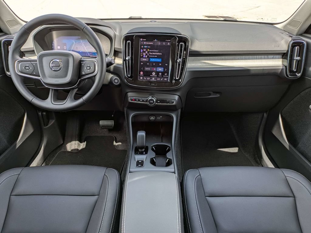 New 2026 Volvo XC40 B4 Core FWD image 17
