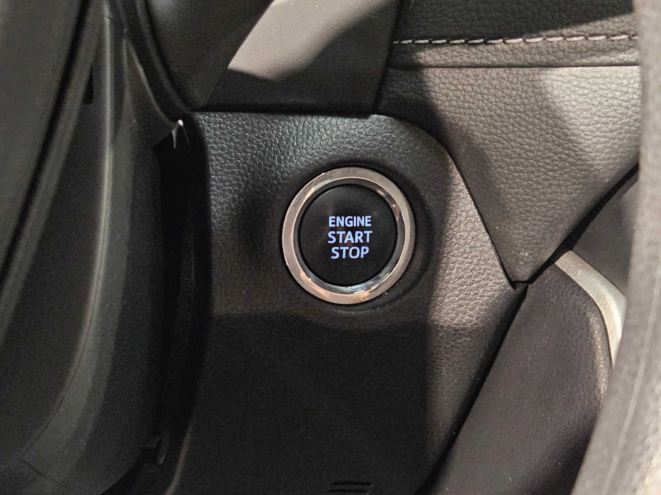 Used 2025 Toyota RAV4 XLE FWD image 33