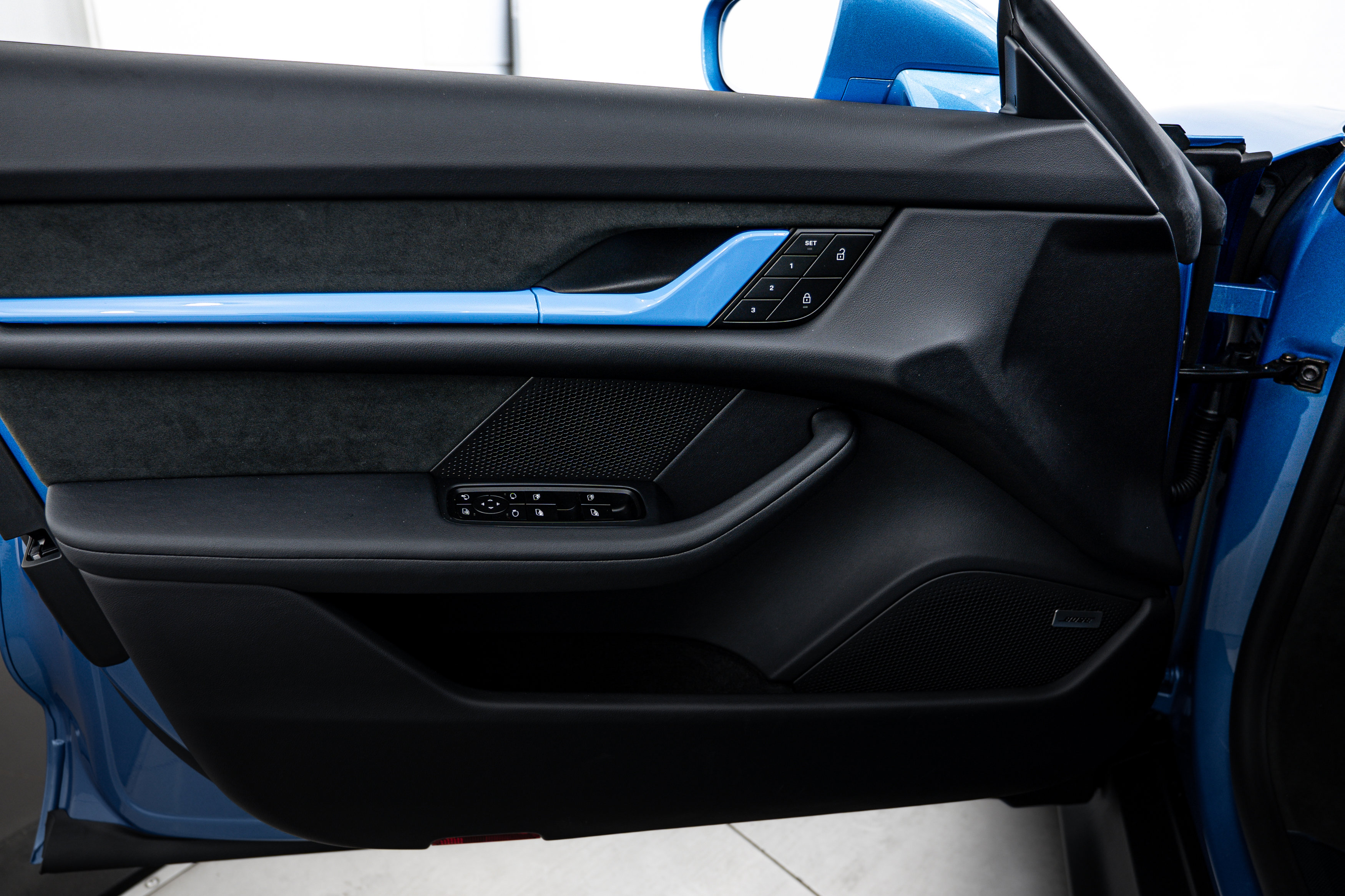 New 2025 Porsche Taycan Turbo GT image 19