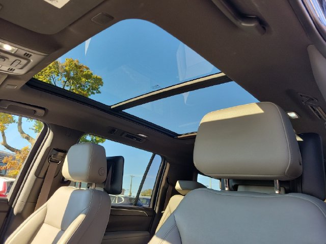 Used 2021 Chevrolet Suburban LT w/ LT Signature Plus Package AWD/4WD image 26