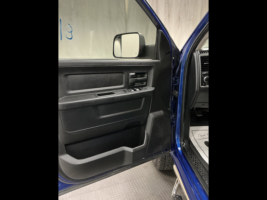 Used 2017 RAM 2500 Tradesman w/ Chrome Appearance Group AWD/4WD image 8