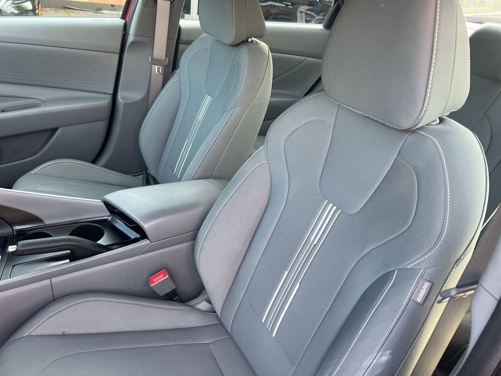 Used 2023 Hyundai Elantra SEL w/ Cargo Package image 5