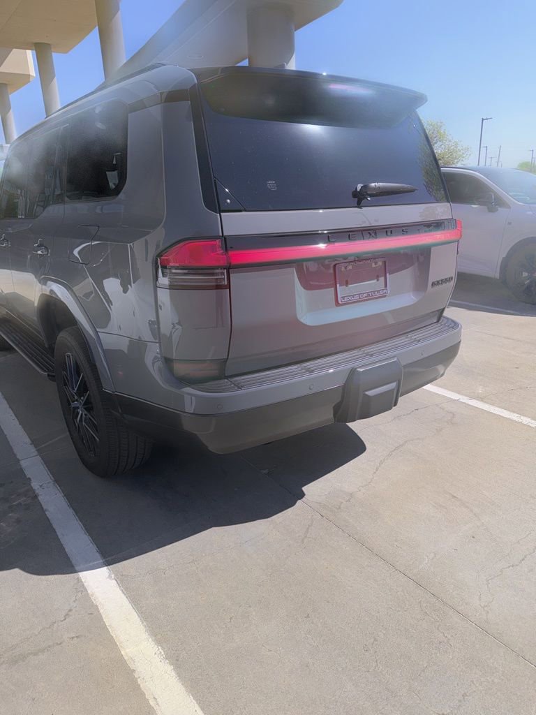 Used 2024 Lexus GX 550 w/ Accessory Package (2T) image 2