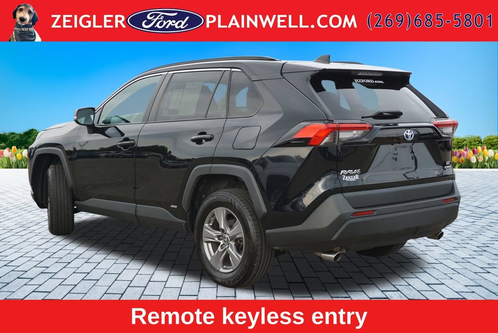 Used 2023 Toyota RAV4 LE AWD/4WD image 3