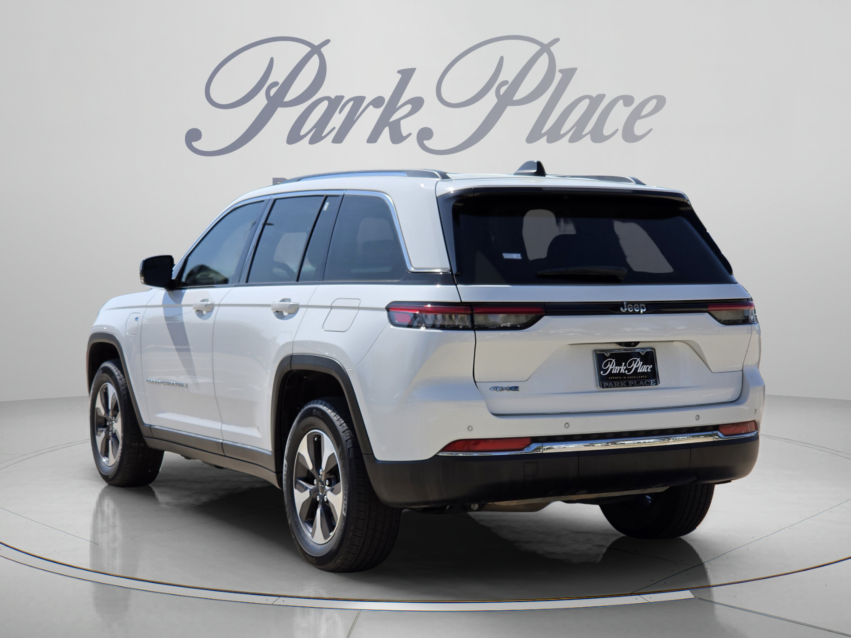 Used 2022 Jeep Grand Cherokee Limited 4xe AWD/4WD image 3