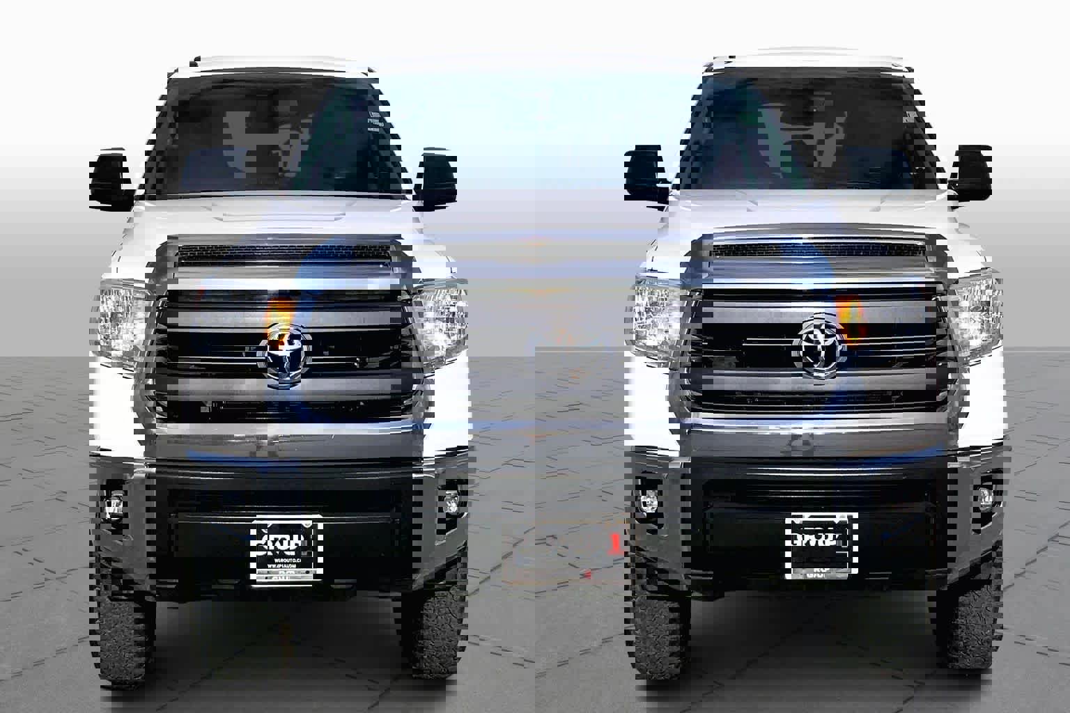 Used 2015 Toyota Tundra SR5 w/ SR5 Upgrade Package image 3