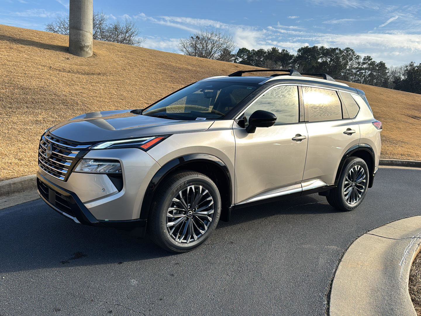 New 2026 Nissan Rogue Platinum w/ Platinum Premium Package image 2