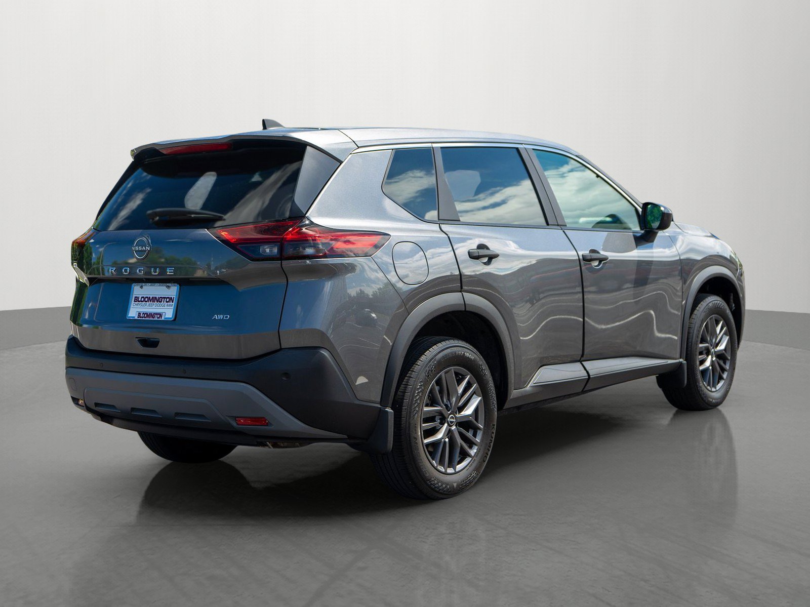 Used 2023 Nissan Rogue S AWD/4WD image 7