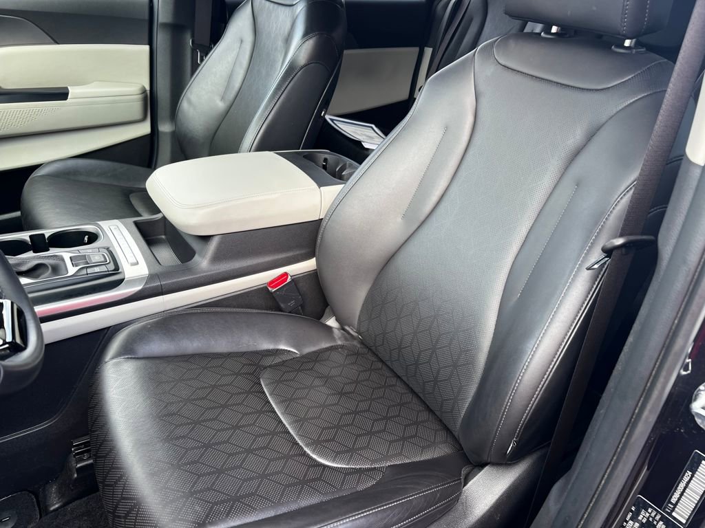 Used 2024 Kia Carnival LX image 9