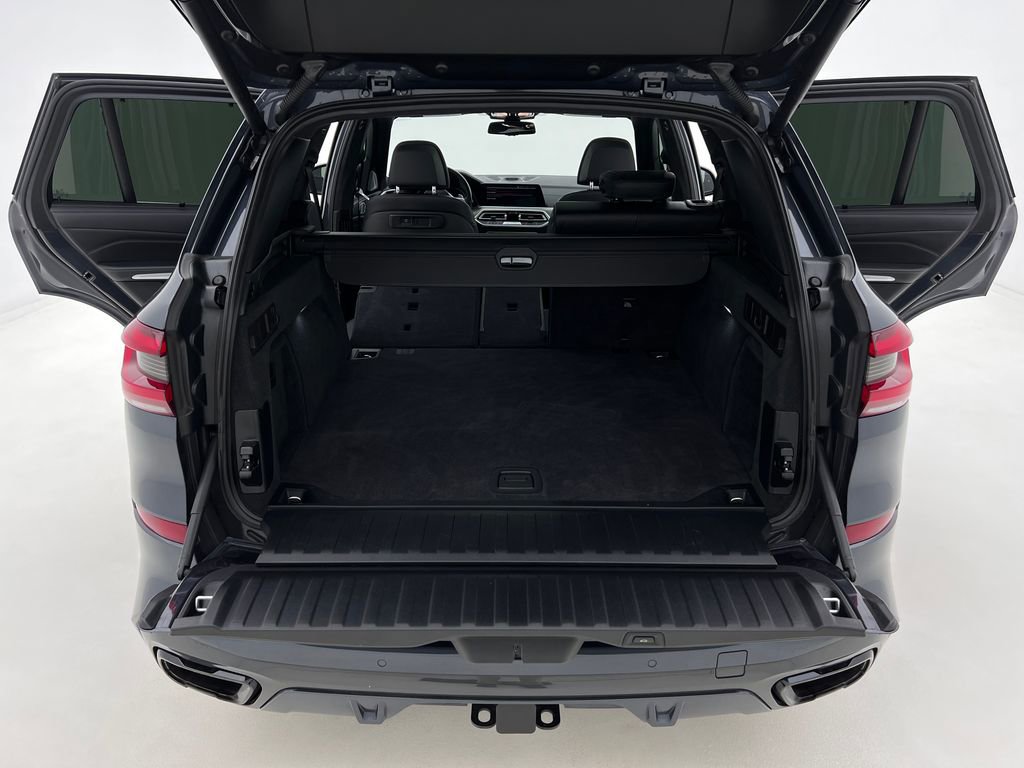 Used 2021 BMW X5 M50i w/ Executive Package image 24