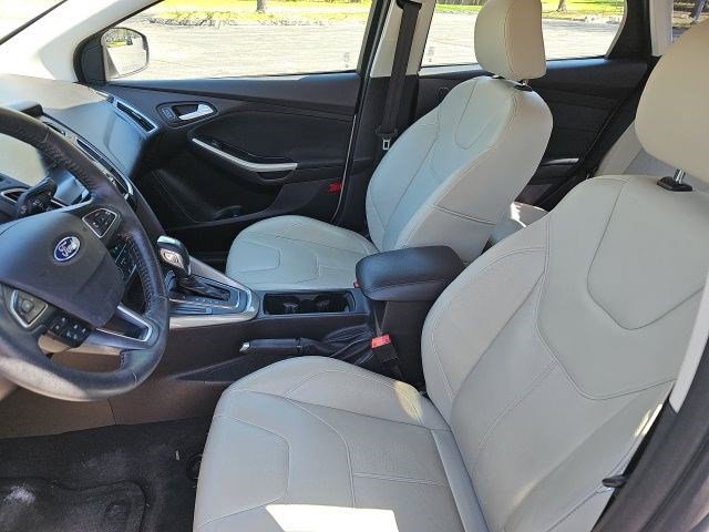 Used 2015 Ford Focus Titanium FWD image 19