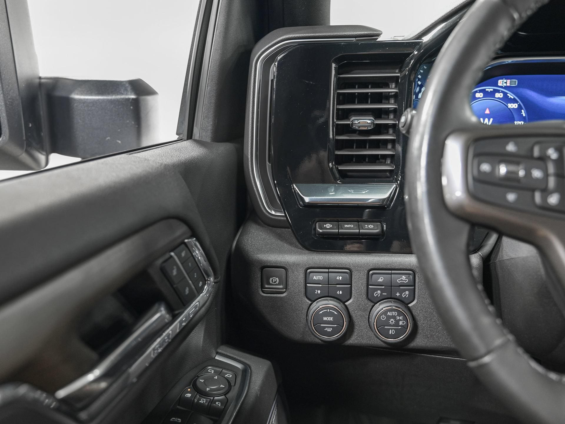 Used 2024 Chevrolet Silverado 2500 High Country w/ High Country Premium Package AWD/4WD image 18