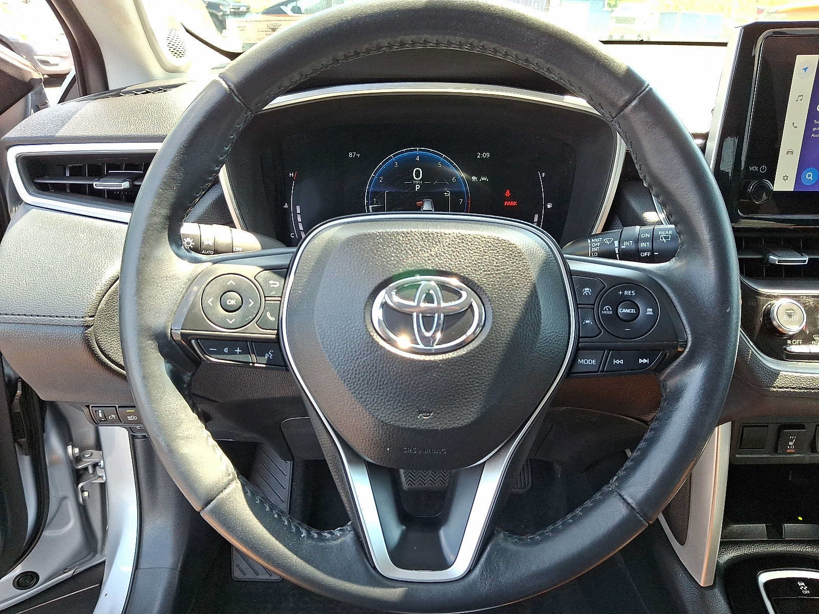 Used 2024 Toyota Corolla Cross XLE w/ Convenience Package AWD/4WD image 19