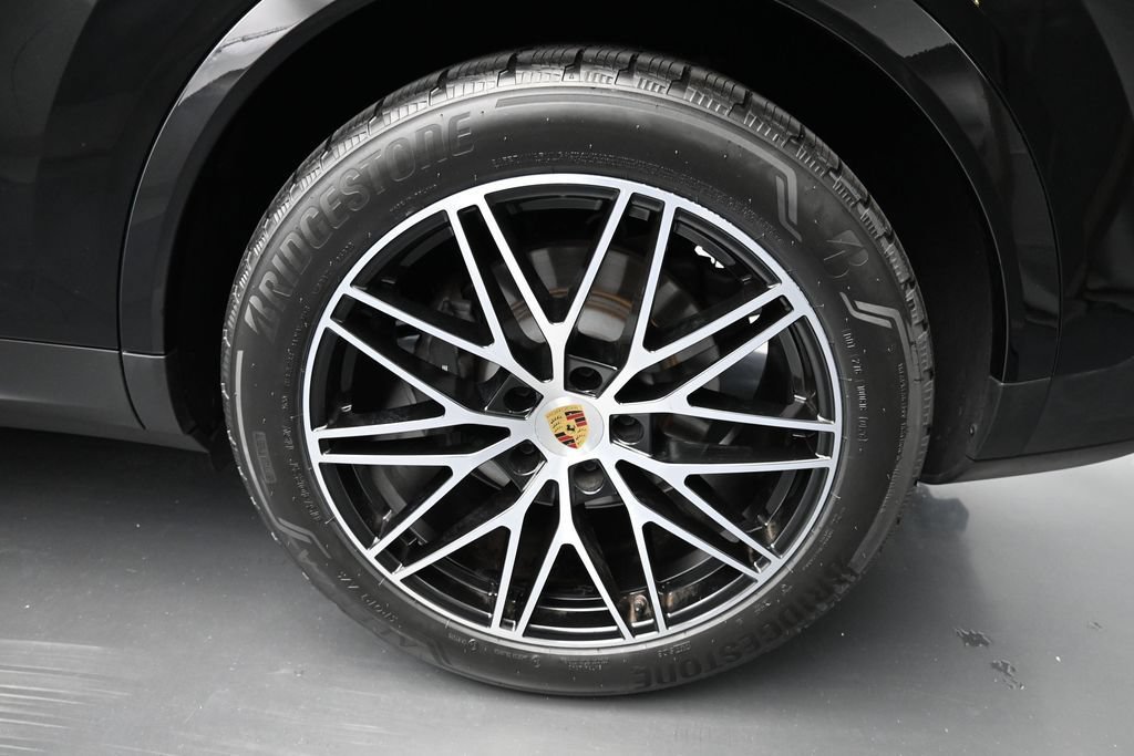 Certified 2024 Porsche Cayenne Coupe AWD/4WD image 9
