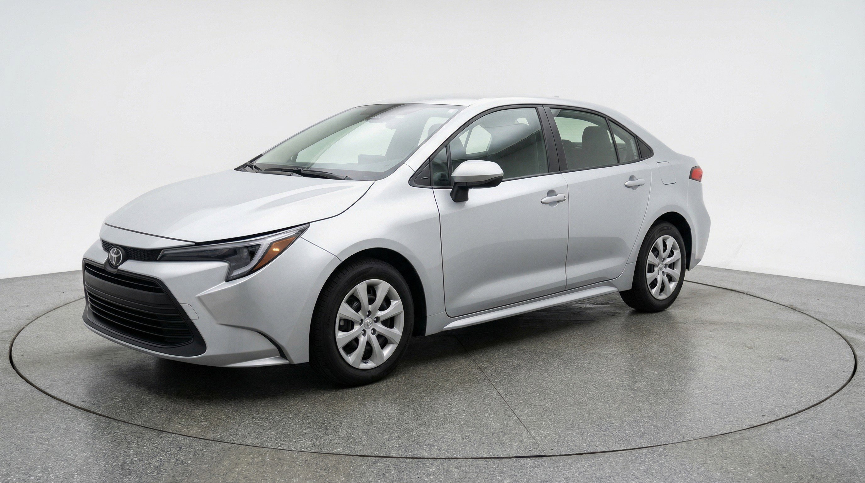 Used 2025 Toyota Corolla LE image 3