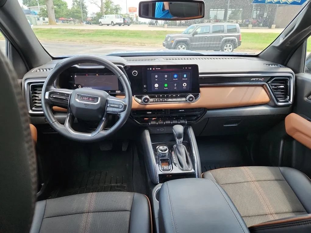 Used 2024 GMC Canyon AT4 w/ Technology Package AWD/4WD image 10