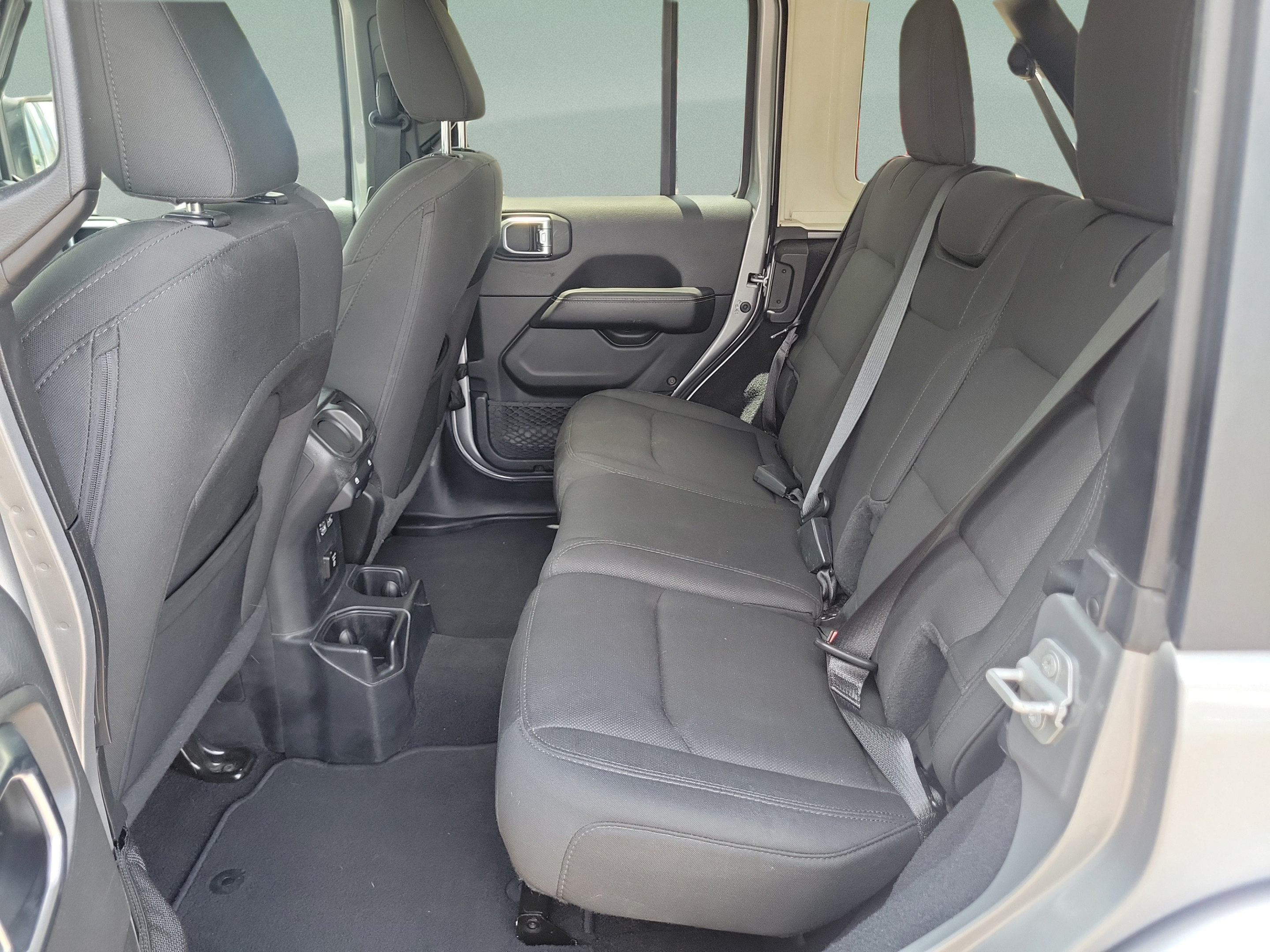 Used 2020 Jeep Wrangler Unlimited Sahara AWD/4WD image 9