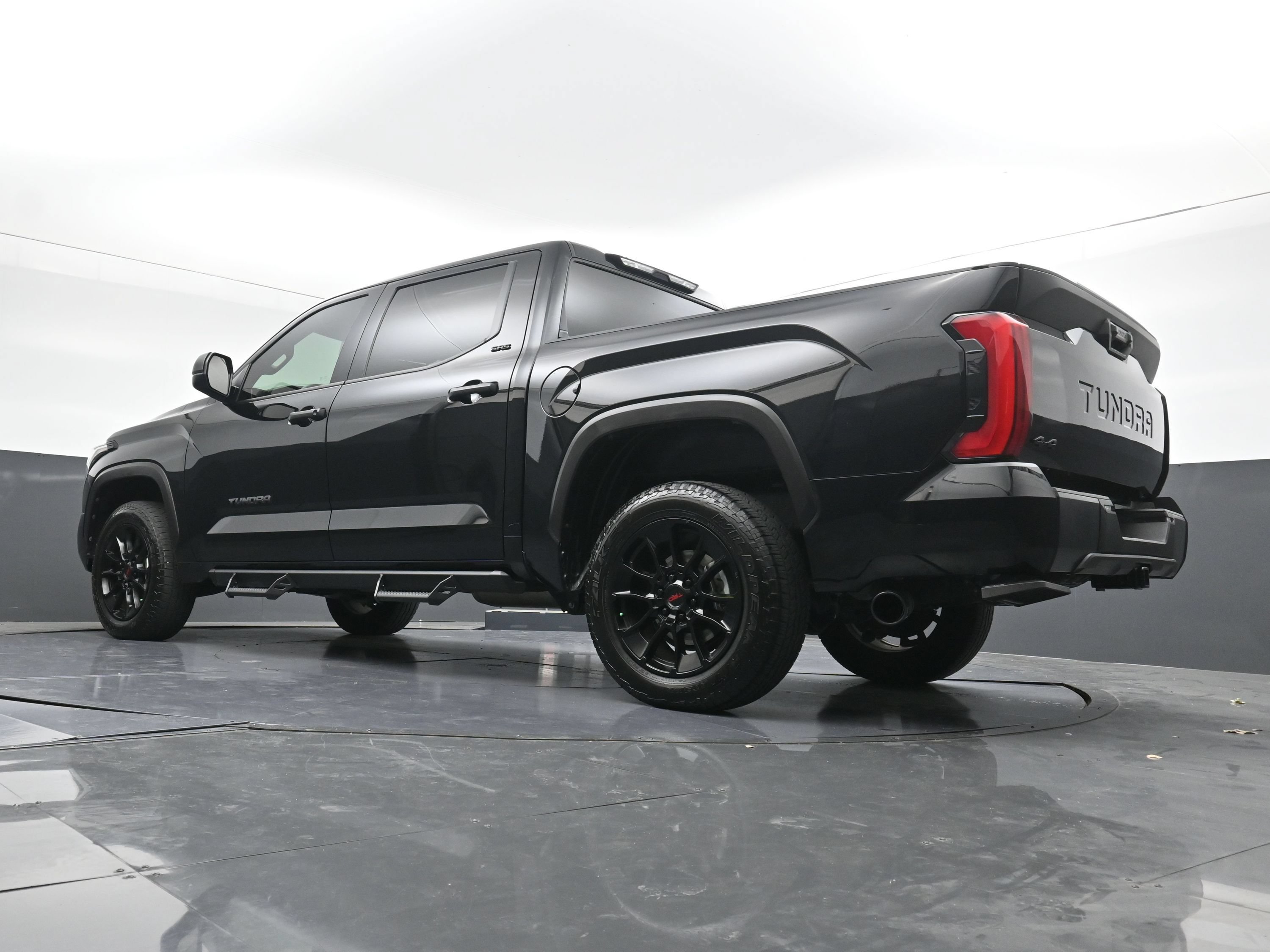 Used 2025 Toyota Tundra SR5 AWD/4WD image 28