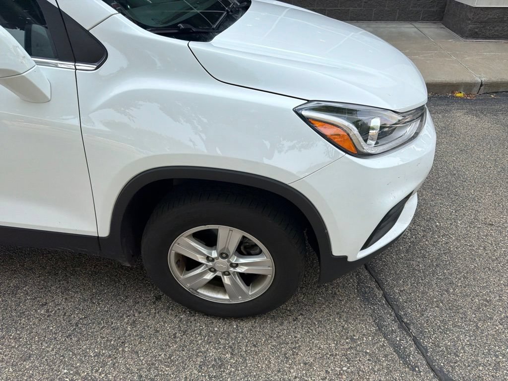 Used 2019 Chevrolet Trax LT w/ LT Convenience Package AWD/4WD image 11